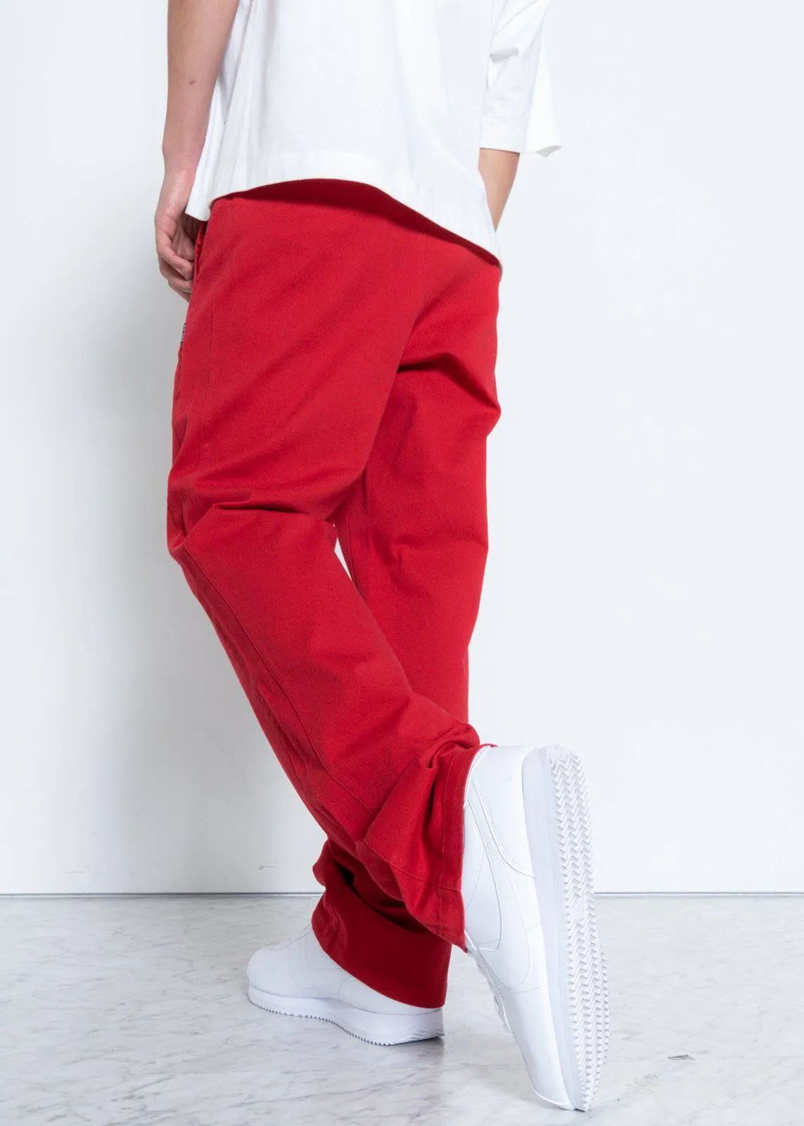 Konus Men's Baggy Chino Pants in Red