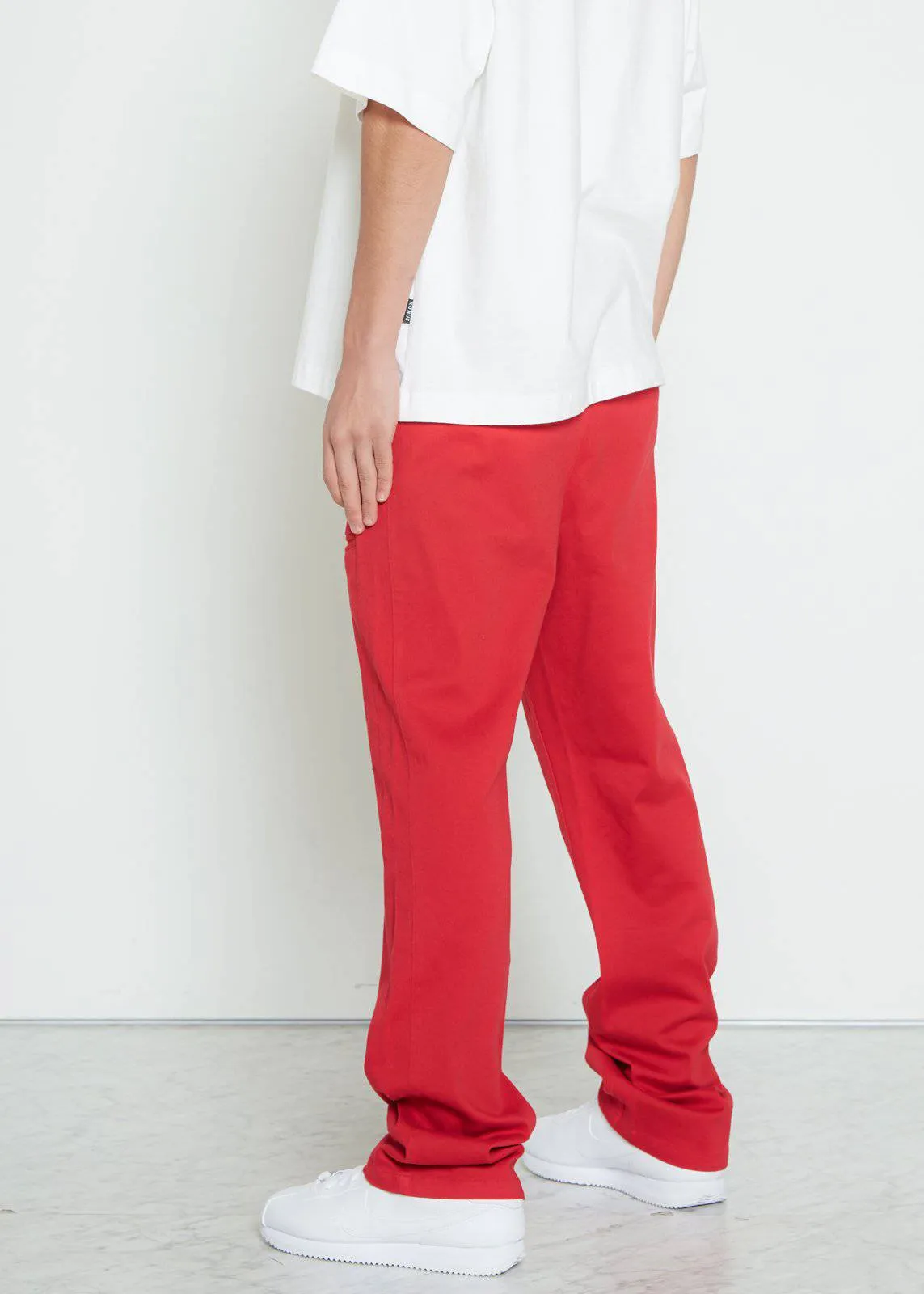 Konus Men's Baggy Chino Pants in Red