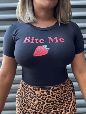 "BITE ME" STRAWBERRY GRAPHIC CR0P TOP - BLACK